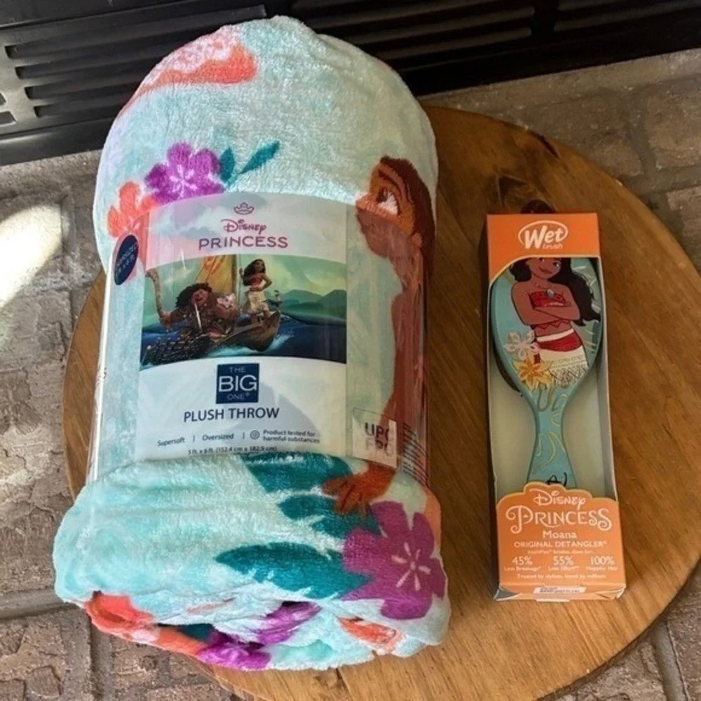 Disney Moana Blanket & Brush Gift Set: The Big One Oversized Throw Wet Brush NEW